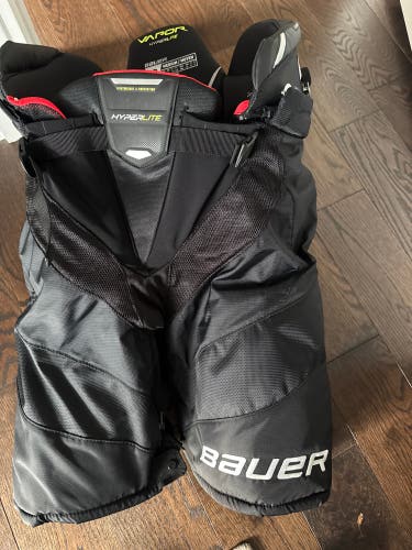 Men's Senior Medium Bauer Vapor Hyperlite Hockey Pants (Used)