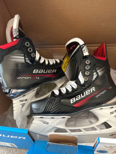 Bauer Vapor X4 Hockey Skates Size 4 Fit 2 (New)