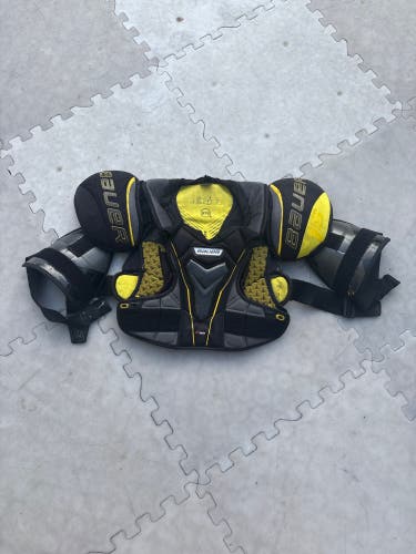 Men's Medium Senior Bauer Supreme 1S Shoulder Pads (Used)