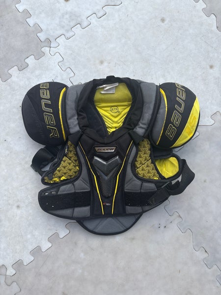 Medium Junior Bauer Supreme 1S Shoulder Pads (Used)