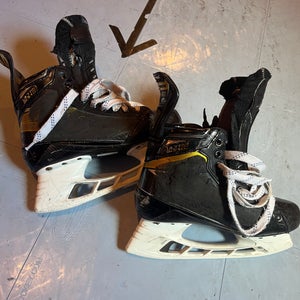 Bauer Supreme UltraSonic Hockey Skates Regular Width Pro Stock 7.5 (Used)