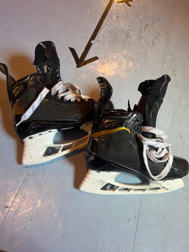 Bauer Supreme UltraSonic Hockey Skates Regular Width Pro Stock 7.5 (Used)