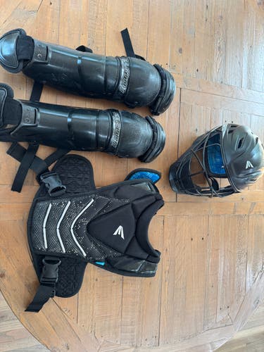Adult Small Easton Jen Schro The Very Best Catcher's Combo (Used)