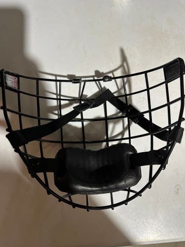 Medium CCM FM580 Full Cage (Used)