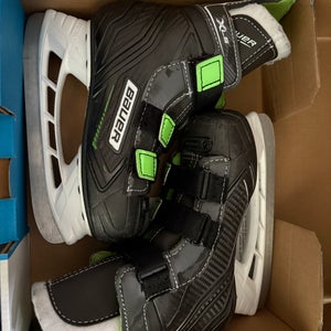 Bauer Hockey Skates 10 (Used)