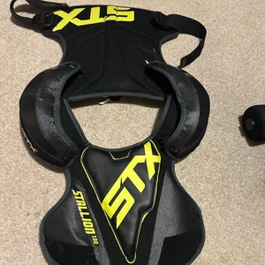 Medium Youth STX Stallion 100 Shoulder Pads (Used)