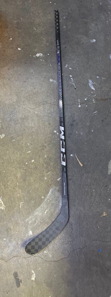 Cracked Senior CCM Ribcor Trigger 8 Right Handed Hockey Stick P28 (Used)