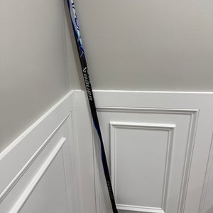 Senior Bauer Vapor FlyLite Right Handed Hockey Stick P28 (New) 70 flex blue