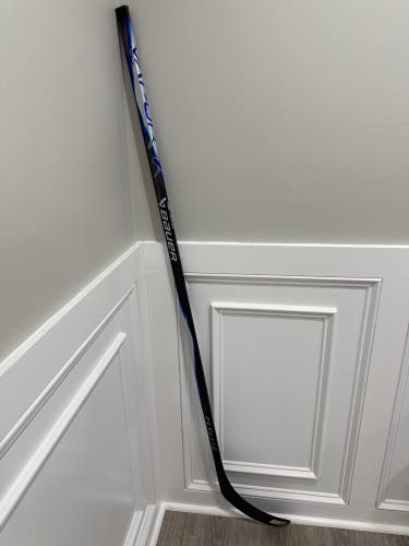 Senior Bauer Vapor FlyLite Right Handed Hockey Stick P28 (New) 70 flex blue