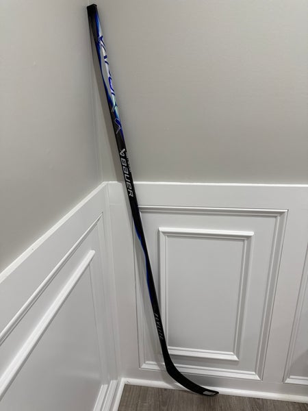 Senior Bauer Vapor FlyLite Right Handed Hockey Stick P28 (New) 70 flex blue