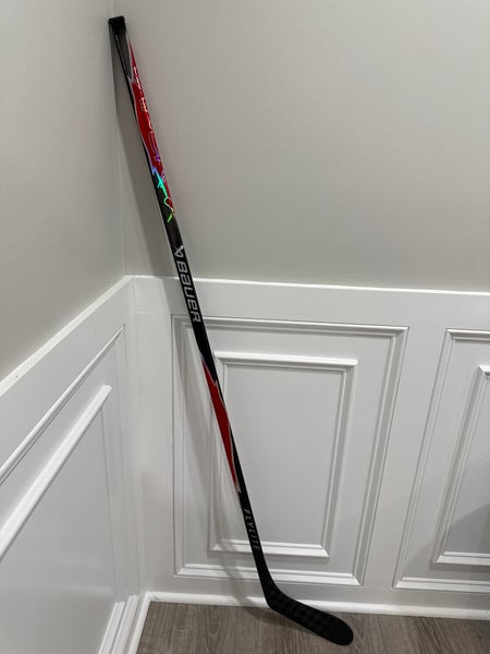 Senior Bauer Vapor FlyLite Left Handed Hockey Stick P28 (New) 70 flex red