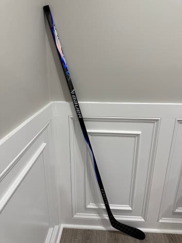 Senior Bauer Vapor FlyLite Left Handed Hockey Stick P28 (New) 70 flex blue