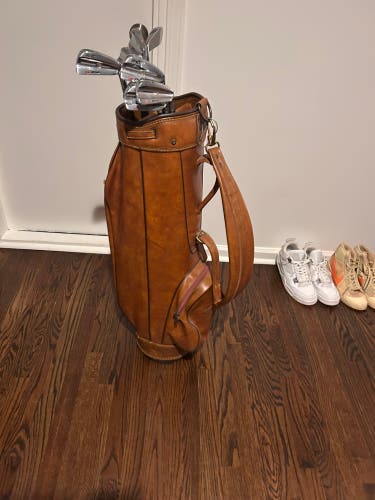 LIGHTLY USED Vintage Mens Golf Bag With Wilson Staff Goosenecks