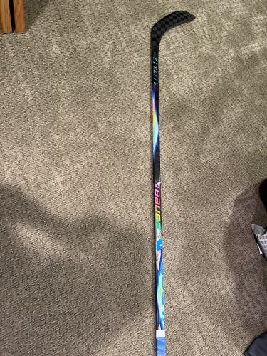 Junior Bauer Vapor FlyLite Left Hand Hockey Stick P28 (Used)
