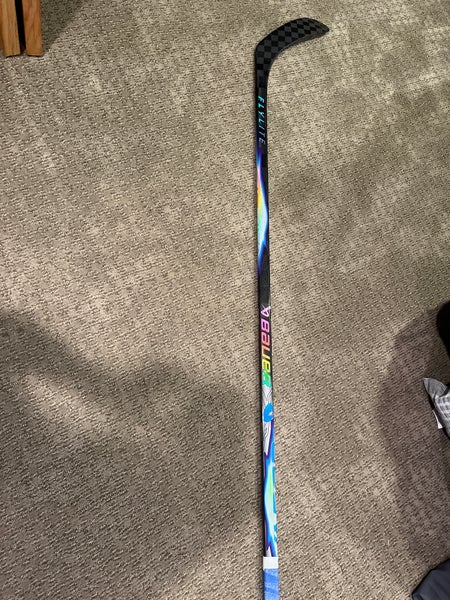 Junior Bauer Vapor FlyLite Left Hand Hockey Stick P28  (Used)