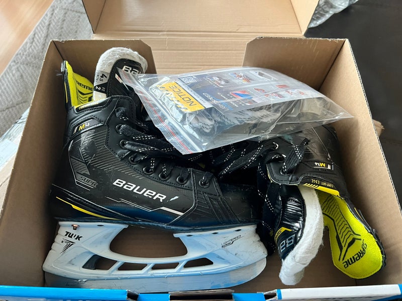 Bauer Supreme M40 intermediate size 4.5 fit 2 hockey skates