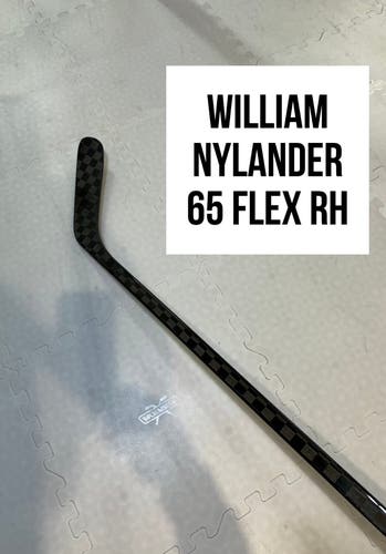 Senior(1x)Right Willy Nylander 65 Flex ProBlackStock™ Toe Pattern Unbranded Pro Stock Hockey Stick