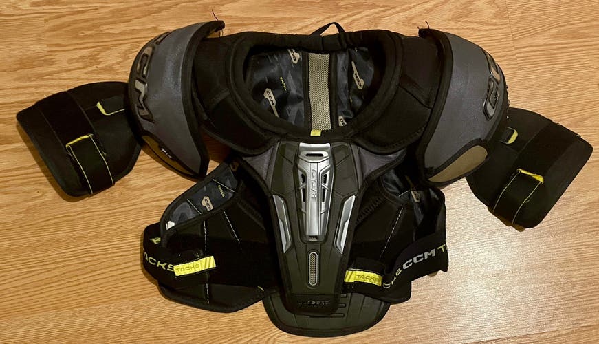 Men's Medium Senior CCM Classic SE Shoulder Pads Pro Stock (Used)
