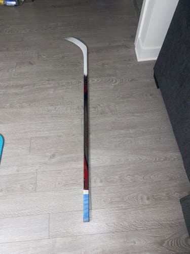 Senior Bauer Vapor LTX Pro + Right Handed Hockey Stick P28 (Used)