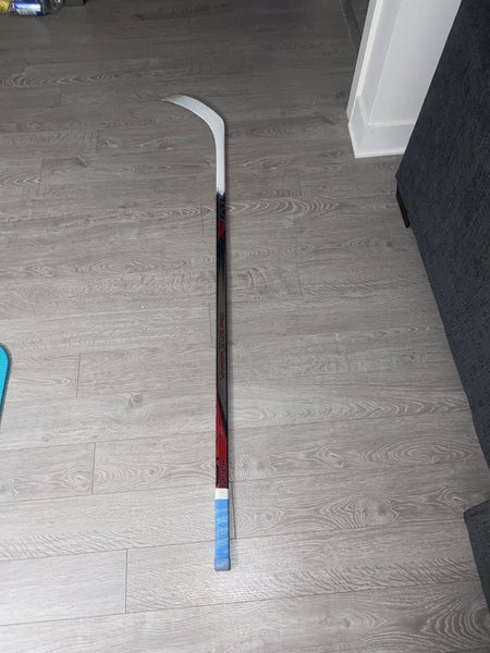 Senior Bauer Vapor LTX Pro + Right Handed Hockey Stick P28 (Used)