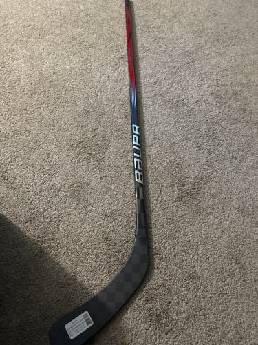 Junior Bauer Vapor Hyperlite 2 40 Flex Right Hand Hockey Stick P92 (New)