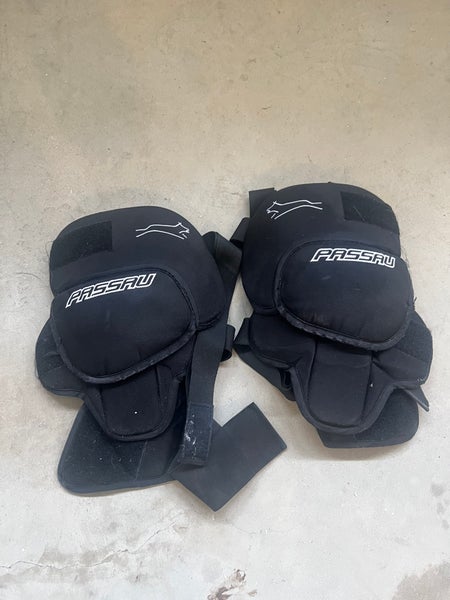 Passau Pro Hockey Goalie Knee Guards/Protectors Senior Small/Medium