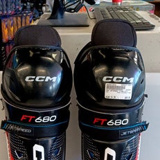 Used CCM JETSPEED FT680 Senior Shin Guards None 14" 11858-S000078944
