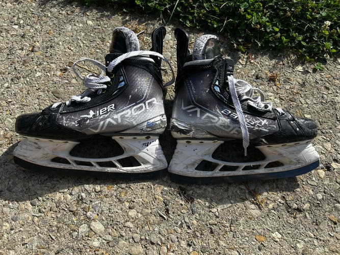 Used Bauer Regular Width Pro Stock 7.5 Vapor Hyperlite Hockey Skates