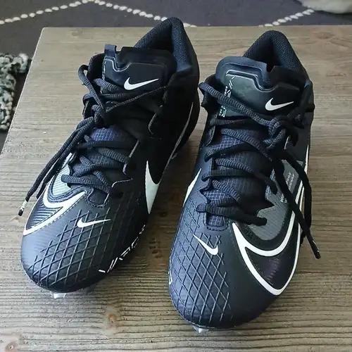 Men's Size M 9.0 (W 10.0) Nike Mid Top Molded Cleats (New)