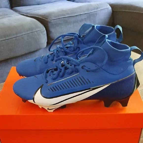 Men's Size M 10.0 (W 11.0) Nike Mid Top Molded Cleats (Used)