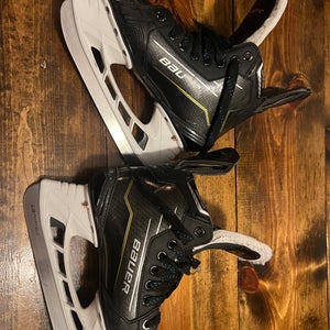 Bauer Supreme M40 Hockey Skates Size 4.5 (Used)