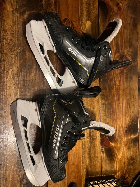 Bauer Supreme M40 Hockey Skates Size 4.5 (Used)