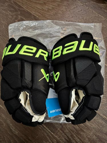 Bauer Vapor Hyperlite Gloves 14" Pro Stock (New) Dallas Blackout Set 2 OBO
