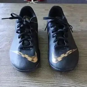 Black Kids 6Y (Big Kids / Youth) Nike Cleats (Used)