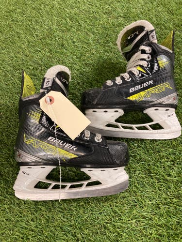 Youth Bauer Vapor X4 Hockey Skates Regular Width 10.5 (Used)