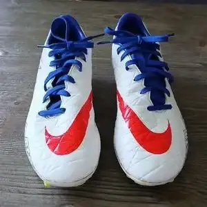 Unisex Size M 7.0 (W 8.0) Nike Cleats (Used)