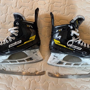 Bauer Supreme M3 Hockey Skates Regular Width 6.5 (Used)