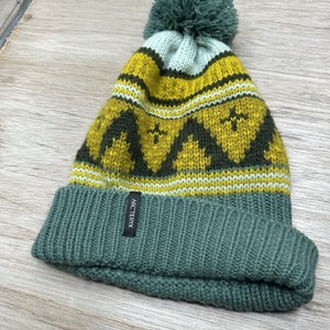 Arc'teryx Unisex Toque Knit Beanie Pom in OS Wool Blend