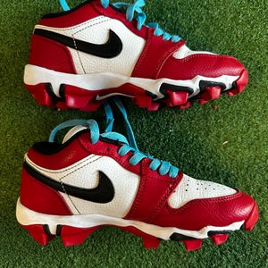Red Kid's 2.5Y (Big Kids / Youth) Youth Nike Air Jordan Low Top Molded Cleats (Used)