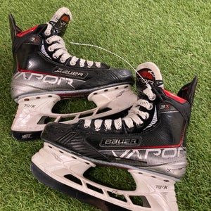 Intermediate Bauer Vapor 3X Hockey Skates Size 5.5 (Used)