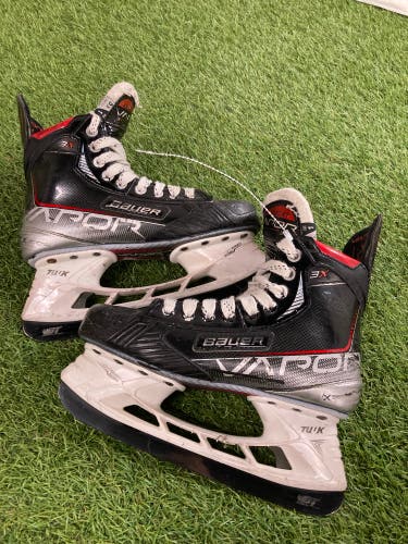 Intermediate Bauer Vapor 3X Hockey Skates Size 5.5 (Used)