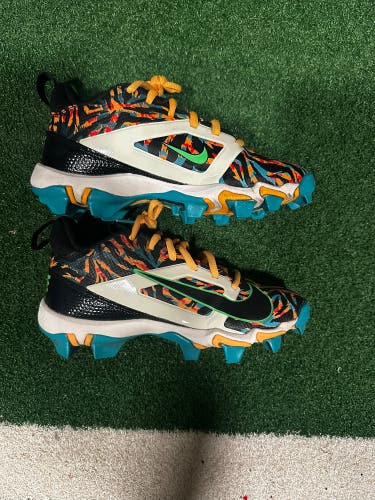 Unisex 3Y (Big Kids / Youth) Nike Alpha Menace 3 Shark Low Top Molded Cleats (Used)