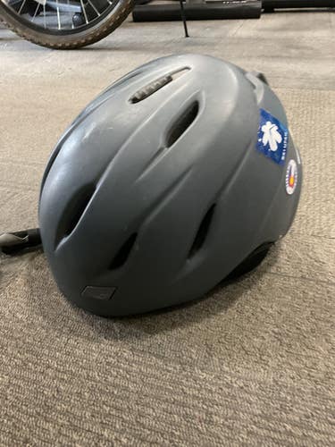 Used Giro Snowsport Helmet Adult Grey M/L 11614-S000220698
