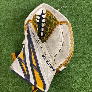 White Junior CCM Extreme Flex E4.5 Goalie Gloves & Blockers Regular (Used)