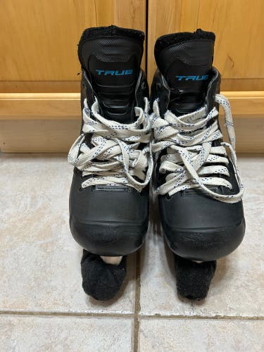 True 2 Piece Hockey Goalie Skates 9 (Used)