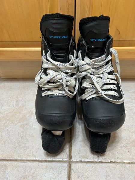 True 2 Piece Hockey Goalie Skates 9 (Used)