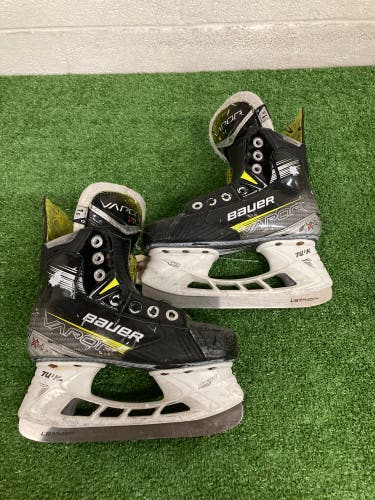 Junior Bauer Vapor X4 Hockey Skates Regular Width Size 1.5 (Used)