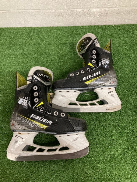 Junior Bauer Vapor X4 Hockey Skates Regular Width Size 1.5 (Used)