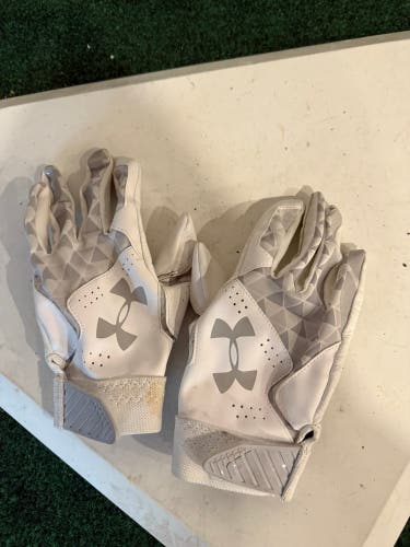 XS Under Armour Batting Gloves (Used)
