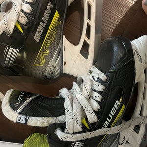 Bauer Hockey Skates Size 2.5 (Used)